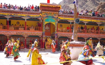 Ấn Độ: Hàng trăm nghìn tăng sĩ, phật tử dự lễ hội trên đỉnh Himalaya